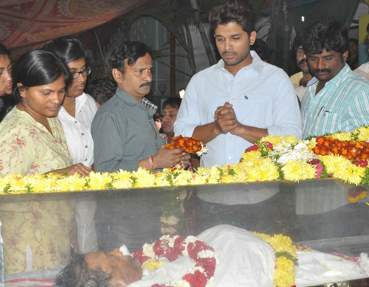 MS Narayana Condolences Photos 03 - 44 / 88 photos