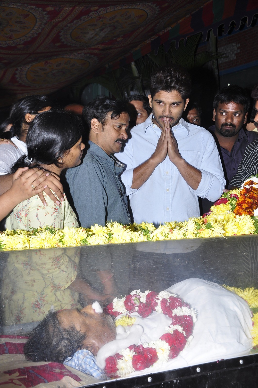 MS Narayana Condolences Photos 03 - 55 / 88 photos