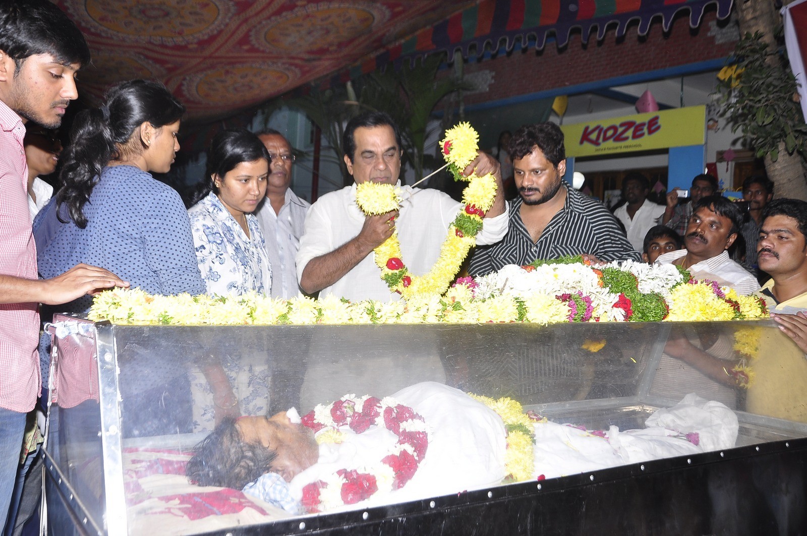 MS Narayana Condolences Photos 03 - 68 / 88 photos