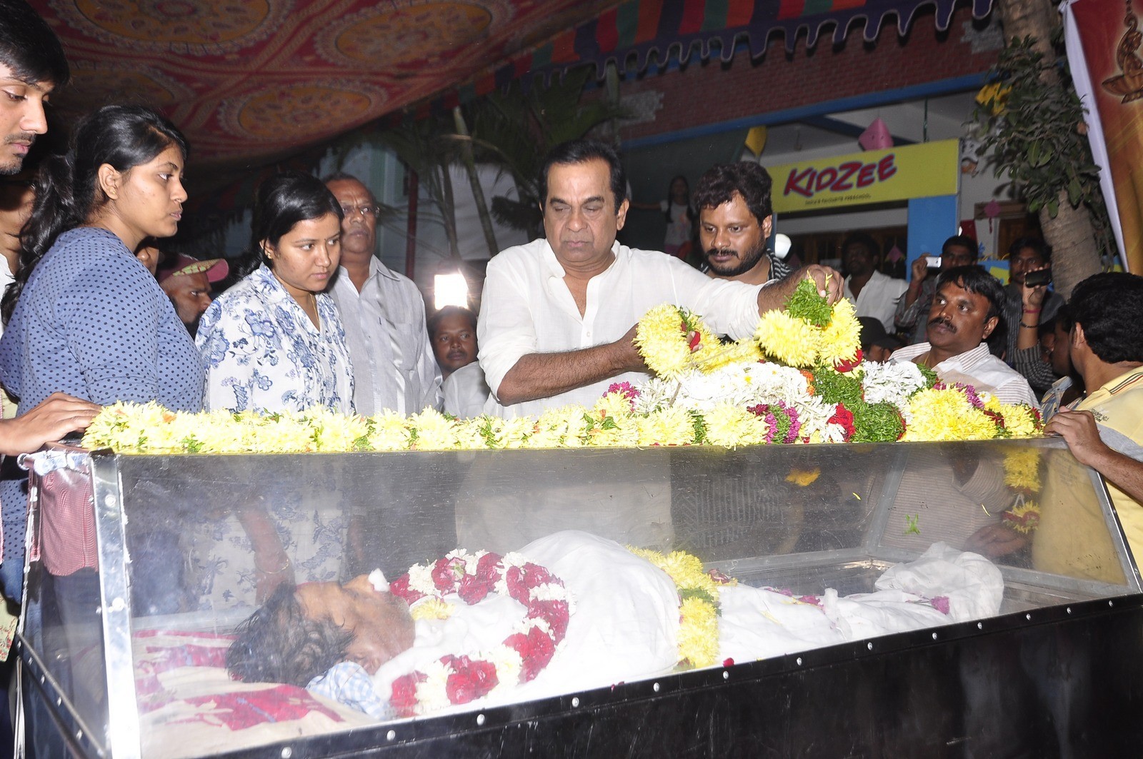 MS Narayana Condolences Photos 03 - 70 / 88 photos