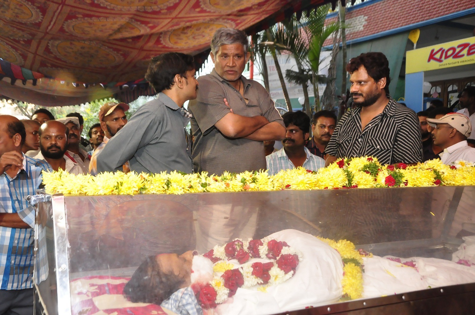 MS Narayana Condolences Photos 03 - 85 / 88 photos