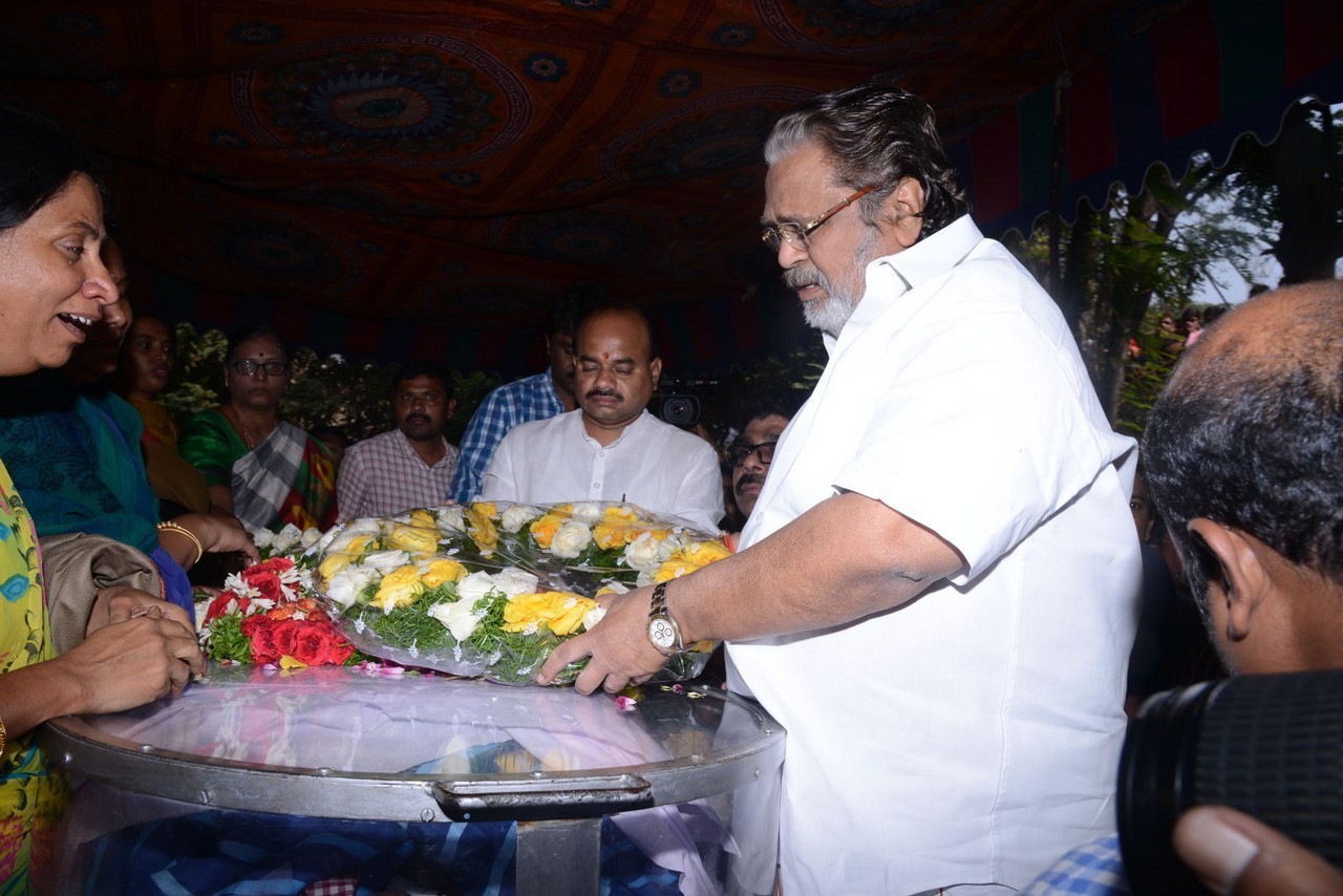 Music Director Chakri Condolences Photos 01 - 2 / 101 photos