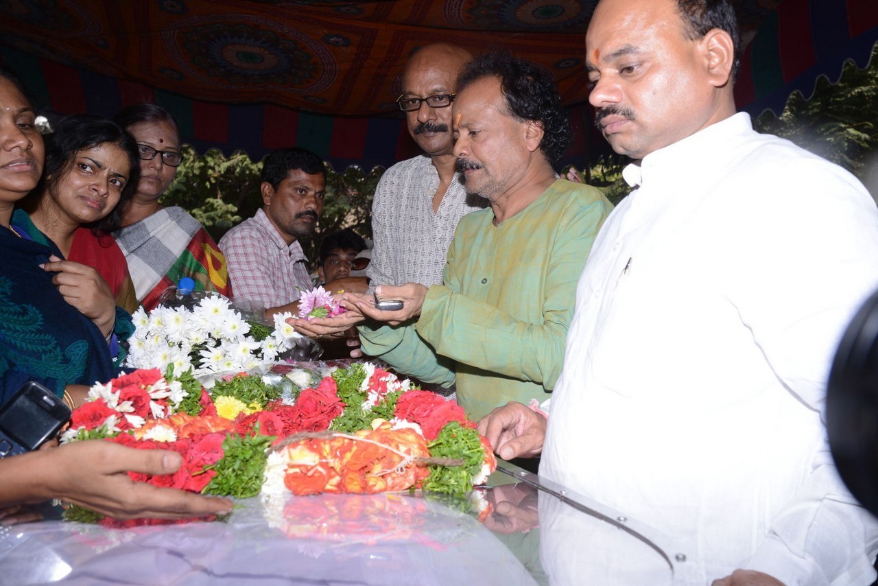 Music Director Chakri Condolences Photos 01 - 50 / 101 photos