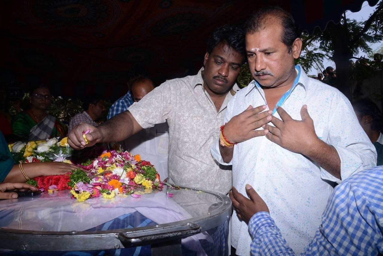 Music Director Chakri Condolences Photos 01 - 97 / 101 photos