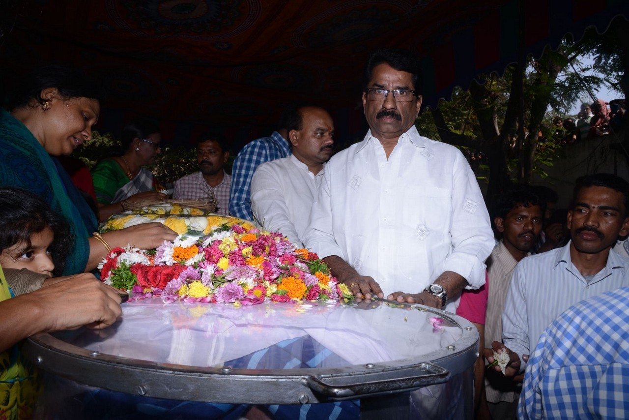 Music Director Chakri Condolences Photos 02 - 34 / 152 photos