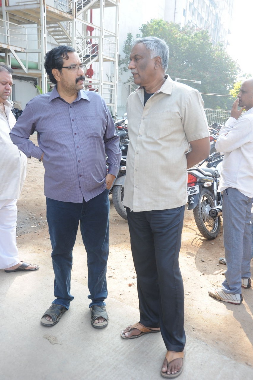 Music Director Chakri Condolences Photos 02 - 60 / 152 photos