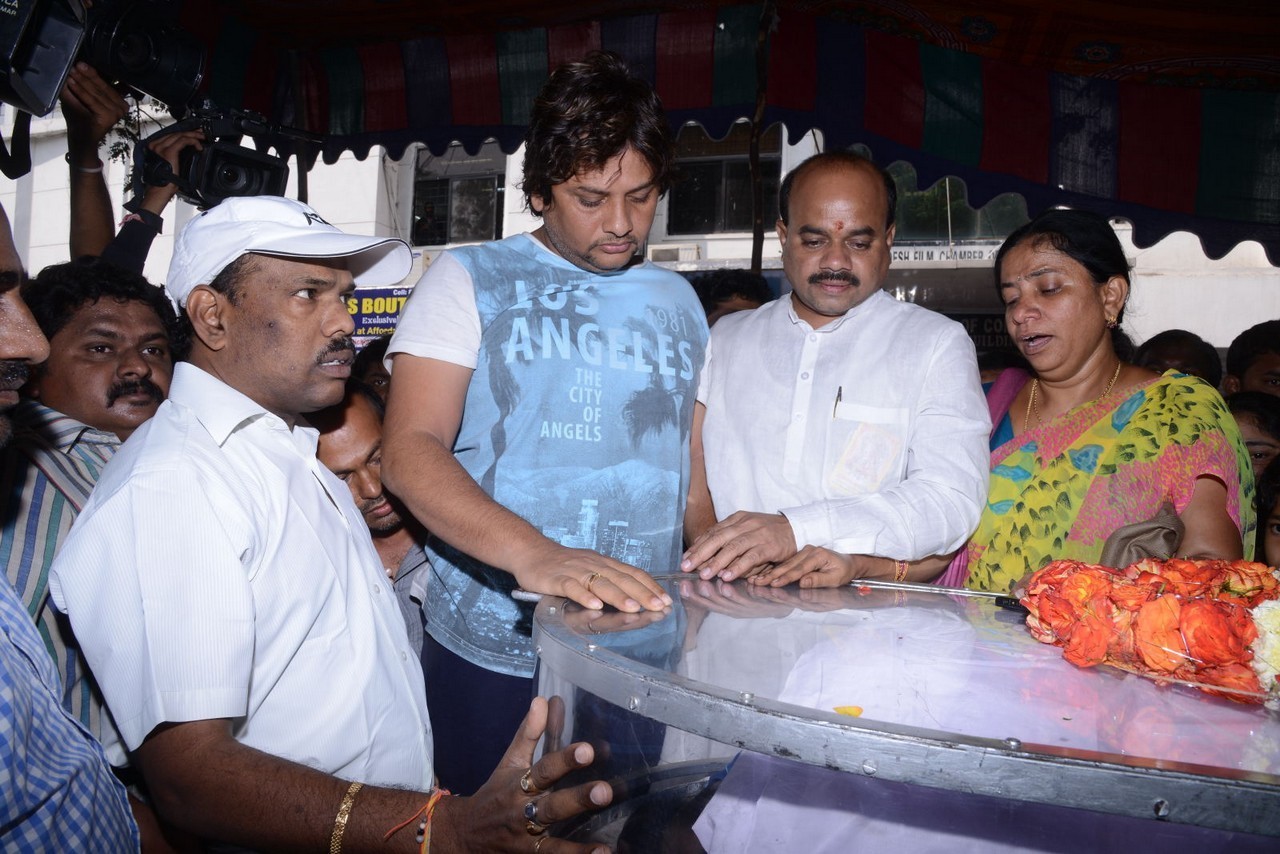 Music Director Chakri Condolences Photos 02 - 65 / 152 photos