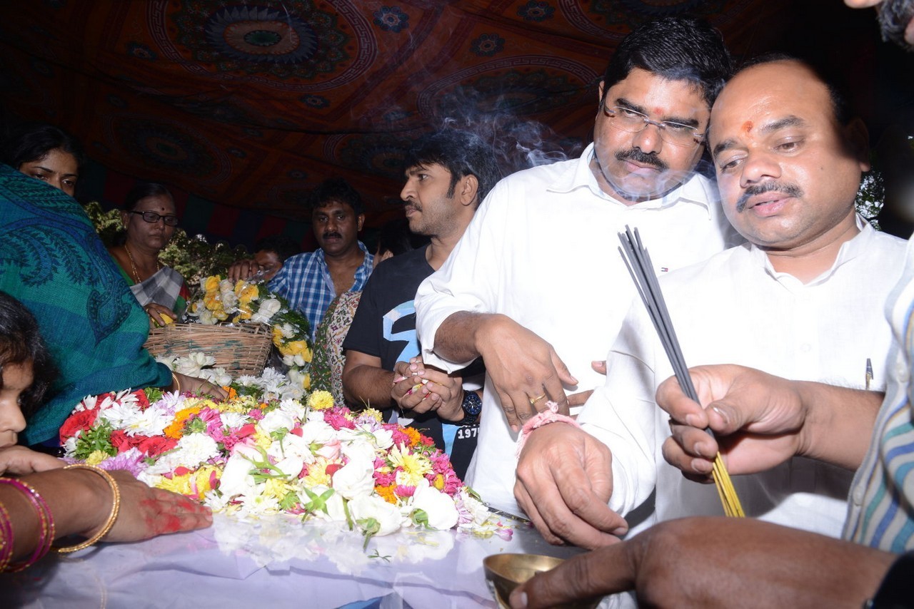 Music Director Chakri Condolences Photos 02 - 77 / 152 photos