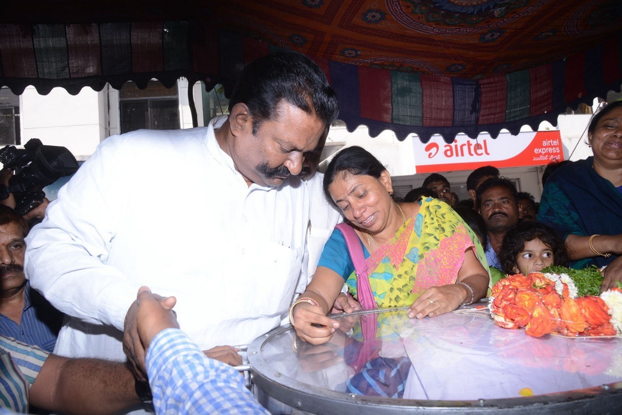 Music Director Chakri Condolences Photos 02 - 83 / 152 photos