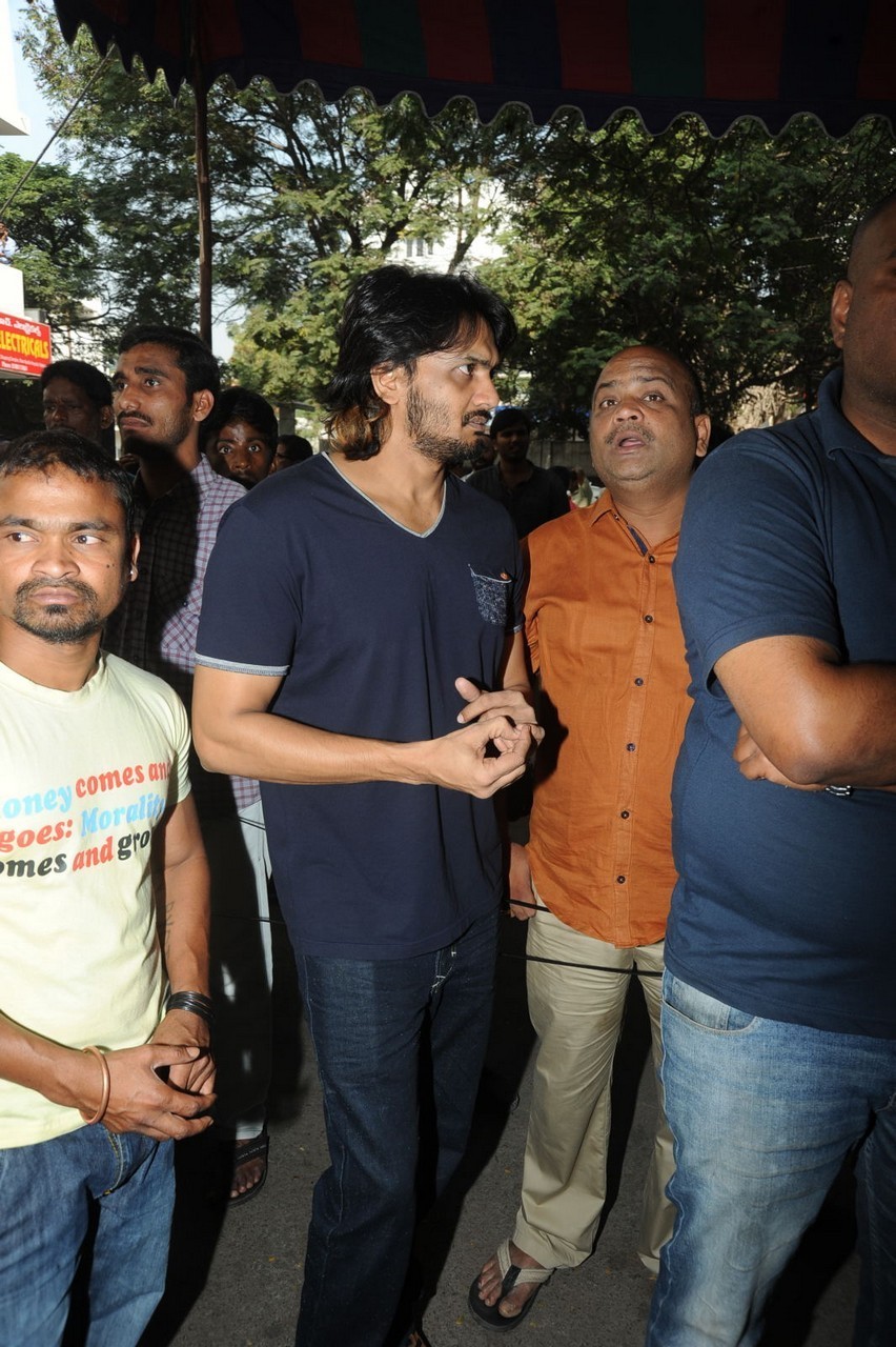 Music Director Chakri Condolences Photos 02 - 107 / 152 photos