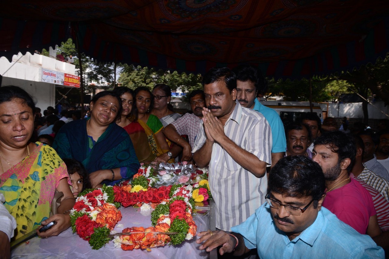 Music Director Chakri Condolences Photos 02 - 116 / 152 photos