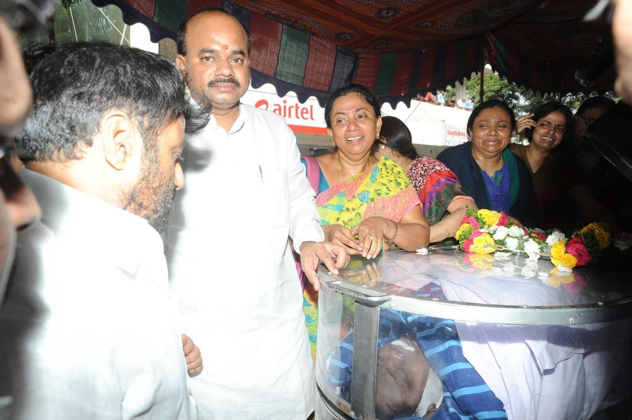 Music Director Chakri Condolences Photos 02 - 141 / 152 photos