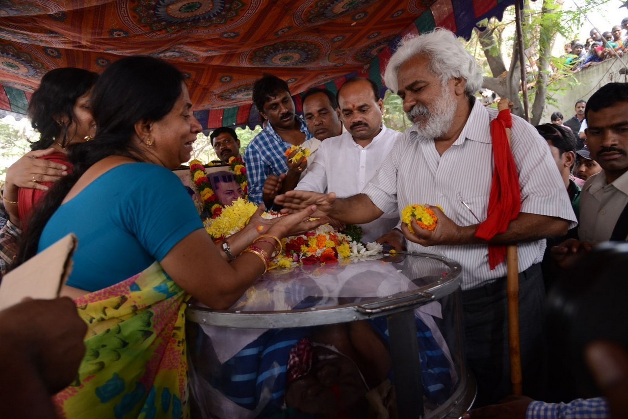 Music Director Chakri Condolences Photos 03 - 70 / 118 photos