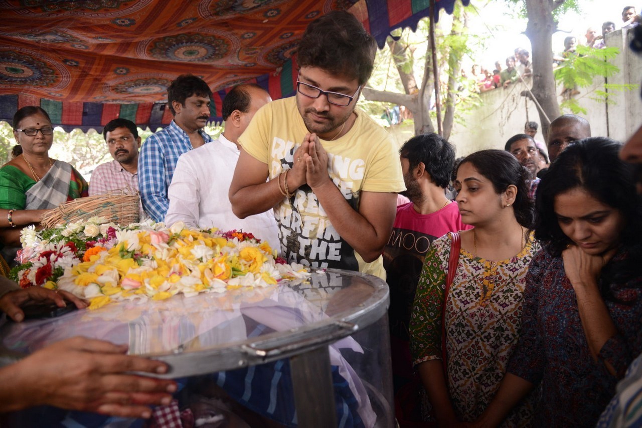 Music Director Chakri Condolences Photos 03 - 89 / 118 photos