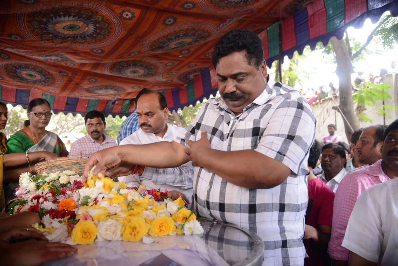 Music Director Chakri Condolences Photos 03 - 97 / 118 photos