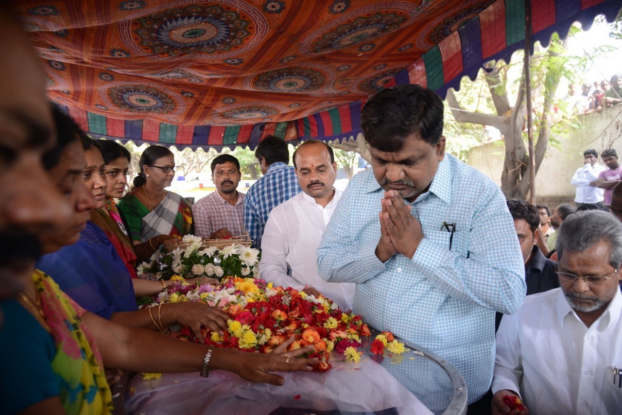Music Director Chakri Condolences Photos 03 - 107 / 118 photos