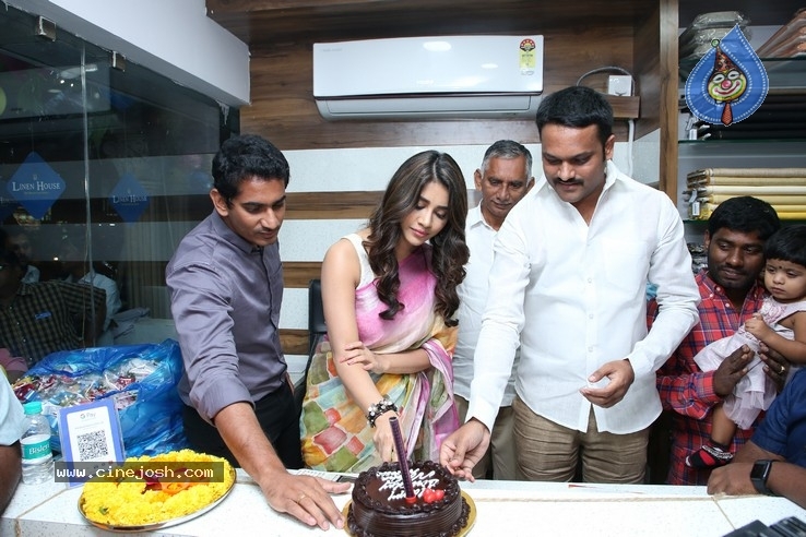 Nabha Natesh Inaugurated Linen House - 16 / 21 photos