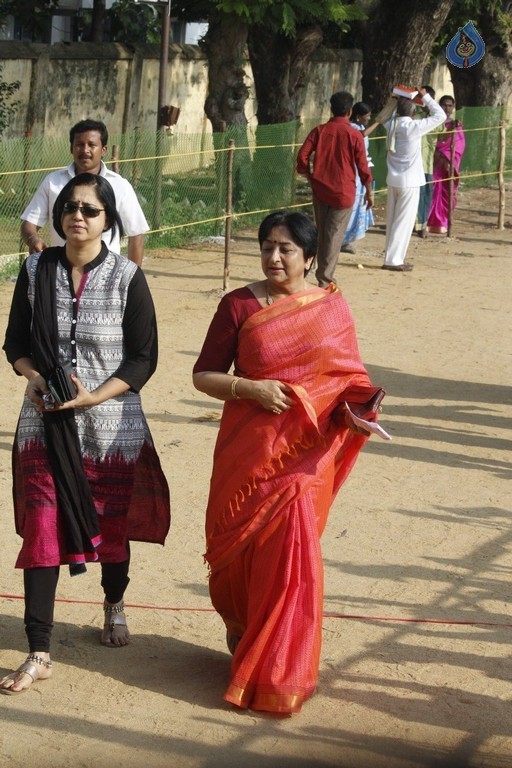 Nadigar Sangam Election 2015 Photos - 32 / 63 photos