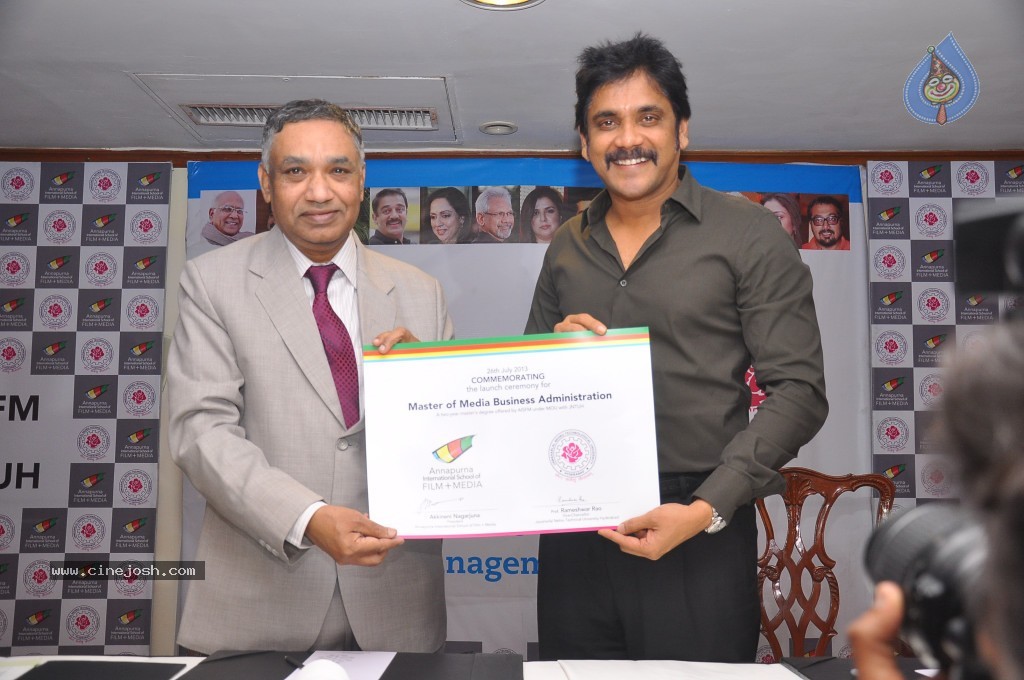 Nagarjuna at MMBA Event - 14 / 54 photos