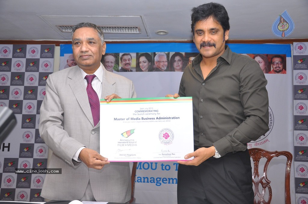 Nagarjuna at MMBA Event - 16 / 54 photos