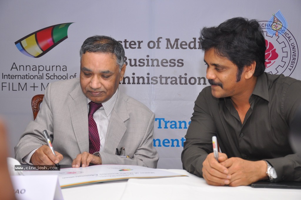 Nagarjuna at MMBA Event - 17 / 54 photos