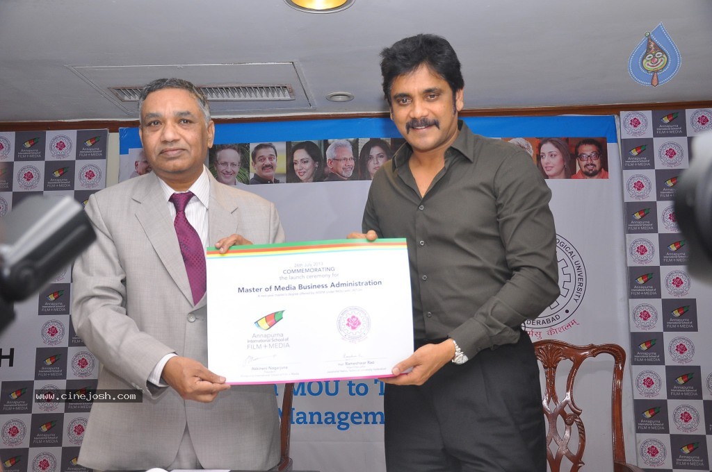 Nagarjuna at MMBA Event - 18 / 54 photos