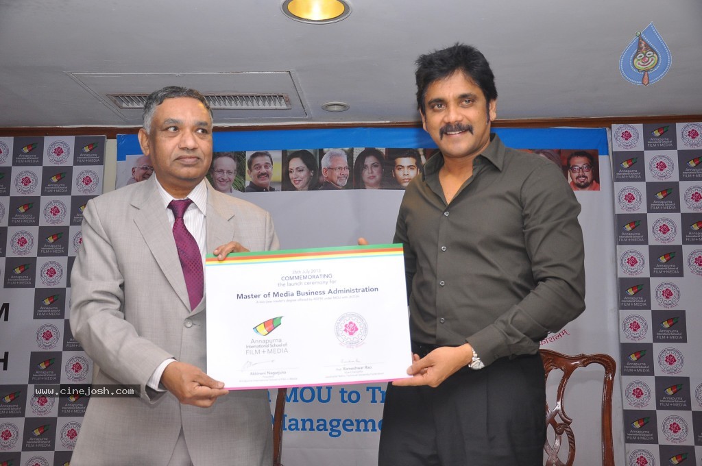 Nagarjuna at MMBA Event - 21 / 54 photos