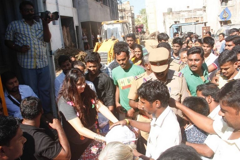 Namitha Flood Relief Help Photos - 16 / 20 photos