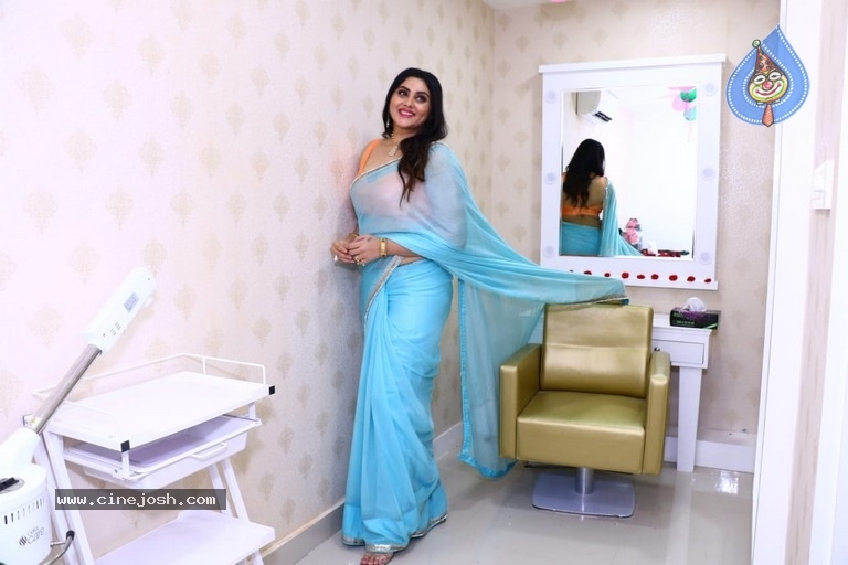 Namitha Launches Green Trends Salon - 3 / 17 photos