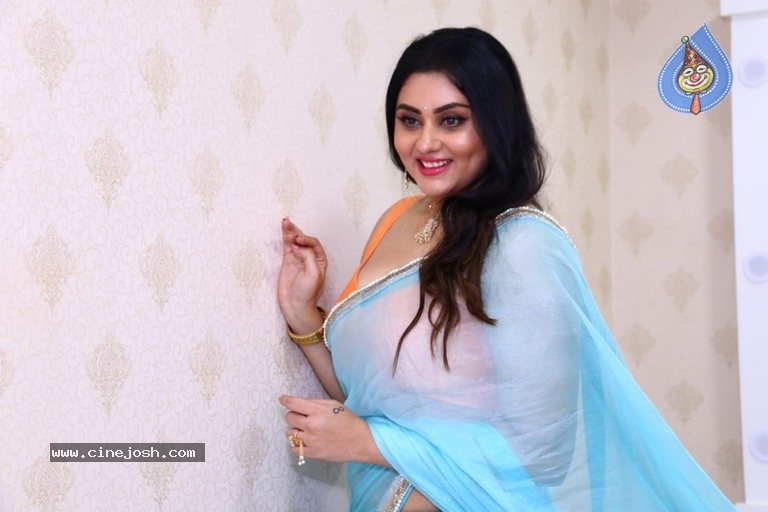 Namitha Launches Green Trends Salon - 8 / 17 photos