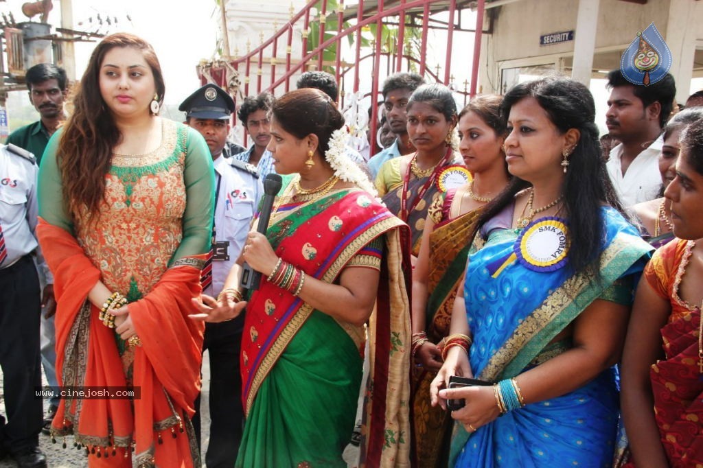 Namitha Pongal Celebration at SMK Fomra College - 28 / 61 photos
