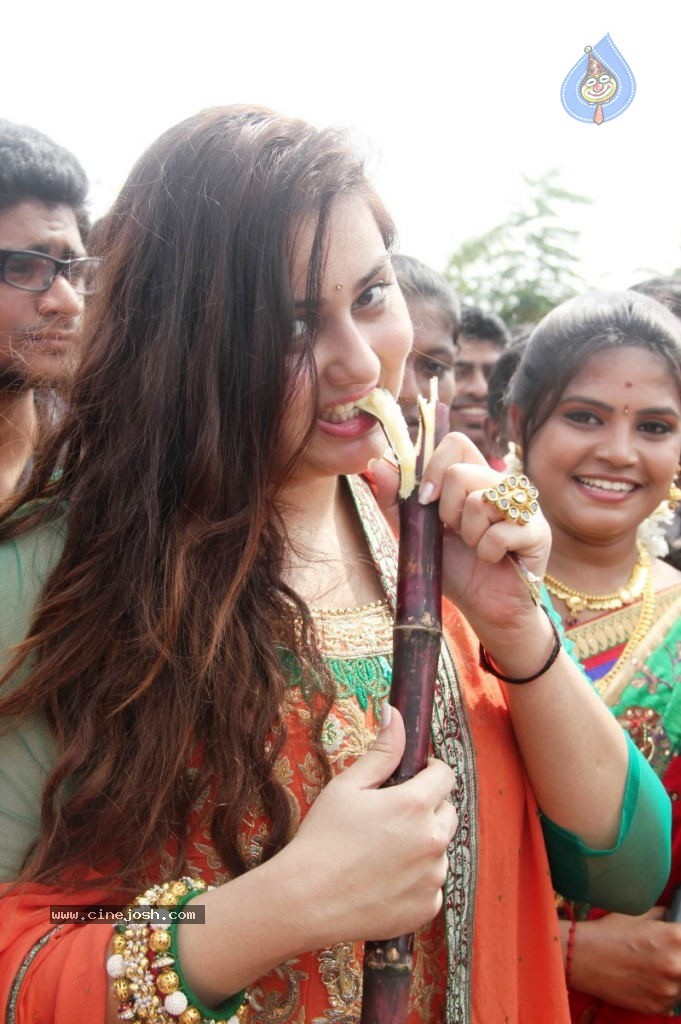 Namitha Pongal Celebration at SMK Fomra College - 46 / 61 photos