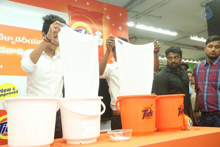 Namrata Shirodkar Launches The New Tide Plus - 12 / 21 photos