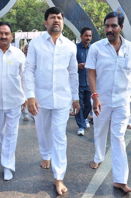 Nandamuri Family at NTR Ghat - 2 / 148 photos