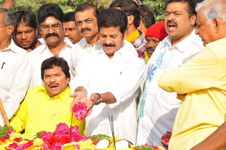 Nandamuri Family at NTR Ghat - 34 / 148 photos