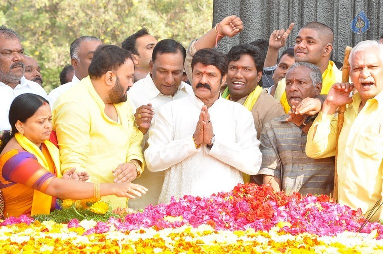 Nandamuri Family at NTR Ghat - 42 / 148 photos