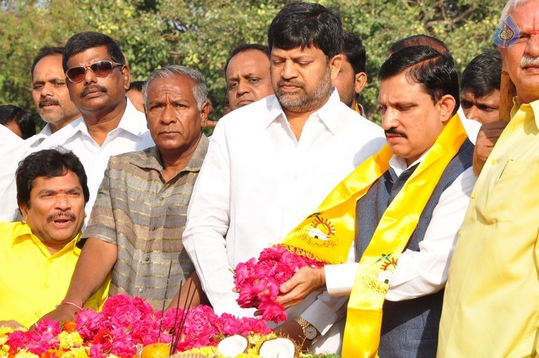 Nandamuri Family at NTR Ghat - 46 / 148 photos