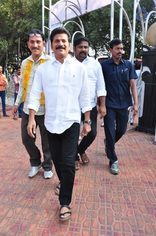 Nandamuri Family at NTR Ghat - 52 / 148 photos