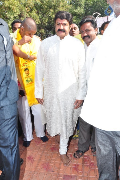 Nandamuri Family at NTR Ghat - 60 / 148 photos