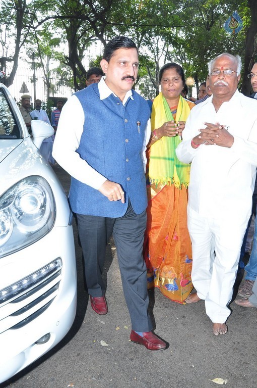 Nandamuri Family at NTR Ghat - 66 / 148 photos