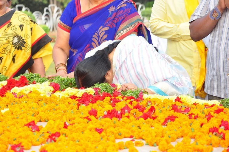 Nandamuri Family at NTR Ghat - 71 / 148 photos