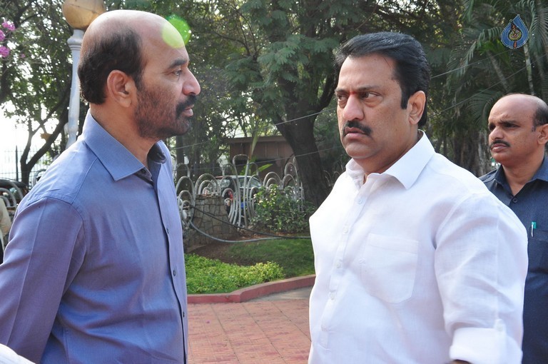 Nandamuri Family at NTR Ghat - 96 / 148 photos