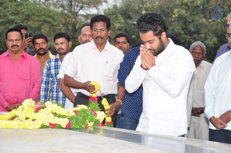 Nandamuri Family at NTR Ghat - 104 / 148 photos