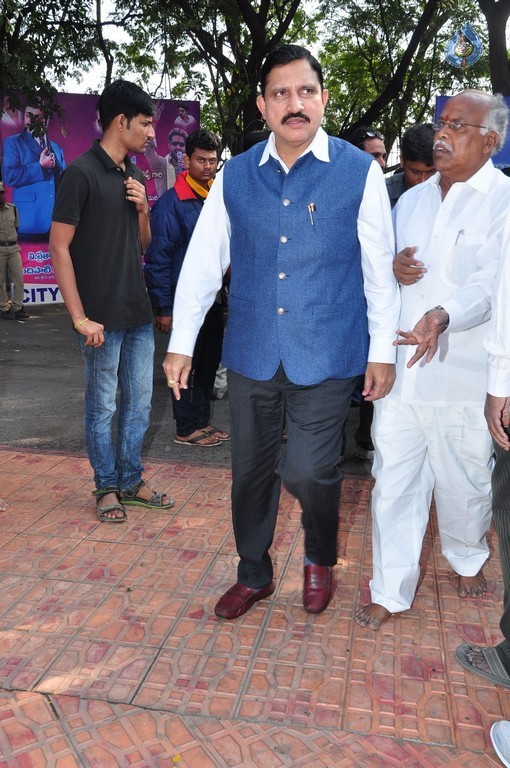 Nandamuri Family at NTR Ghat - 109 / 148 photos