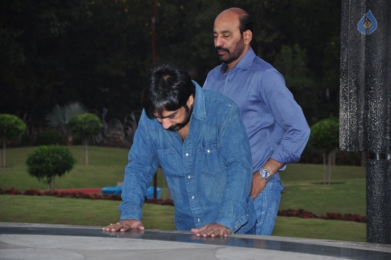 Nandamuri Family at NTR Ghat - 129 / 148 photos
