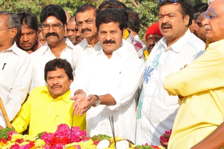 Nandamuri Family at NTR Ghat - 139 / 148 photos