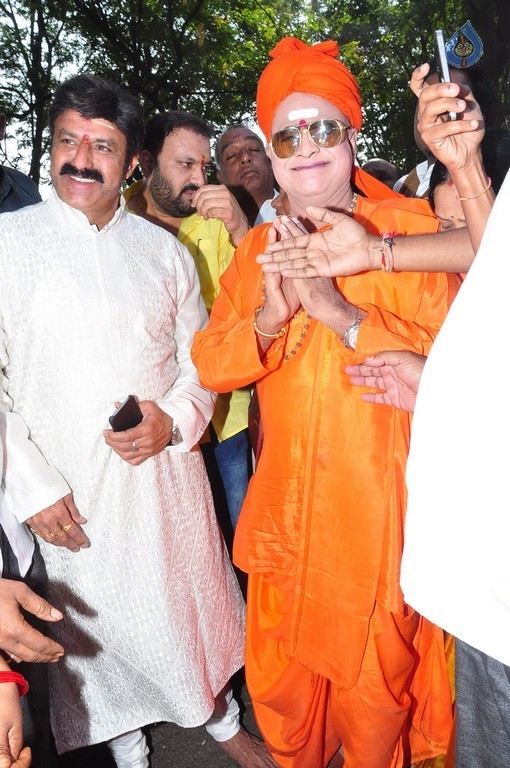Nandamuri Family at NTR Ghat - 144 / 148 photos