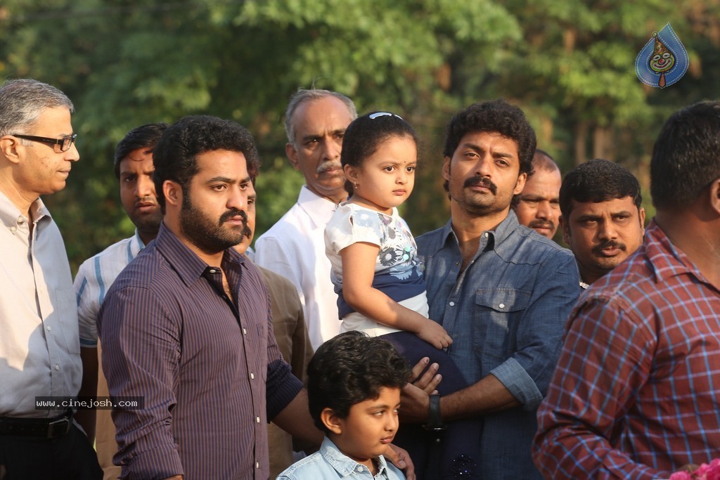 Nandamuri Family at NTR Ghat - 13 / 131 photos