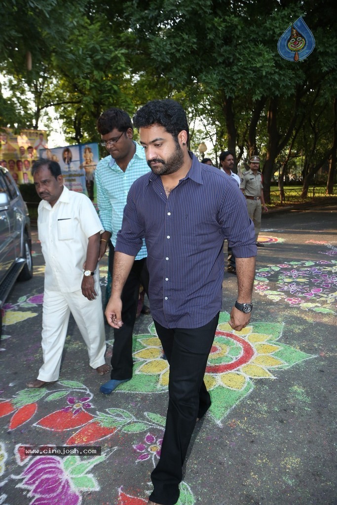 Nandamuri Family at NTR Ghat - 24 / 131 photos