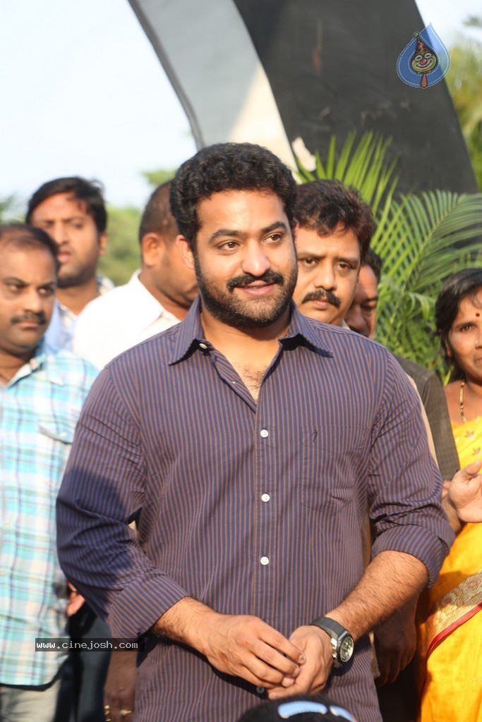 Nandamuri Family at NTR Ghat - 25 / 131 photos